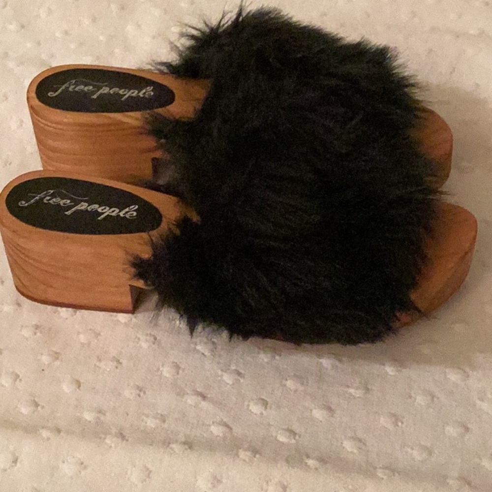 NNB Free people black faux fur & wood low heels sandals # 38/ 7.5 M - Picture 5 of 8